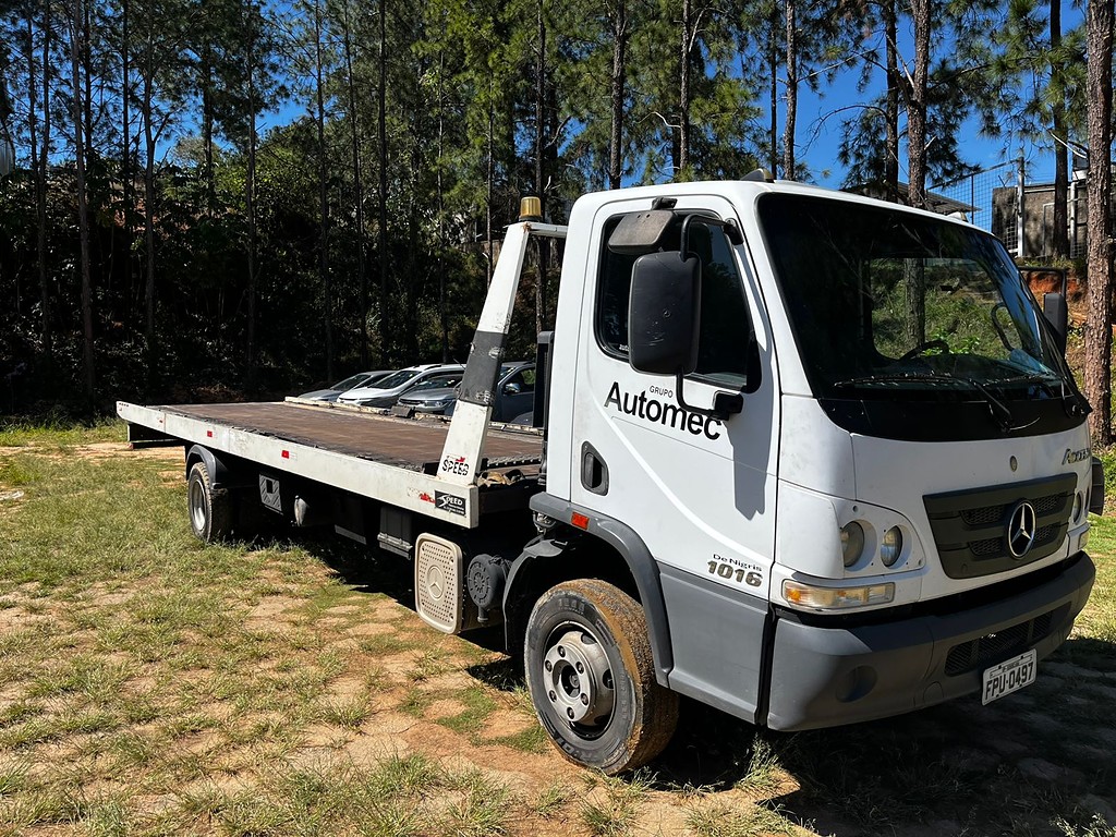 Caminhão MERCEDES BENZ MB 1016 Plataforma Guincho ANO 2019 de Automec Veículos em São Paulo