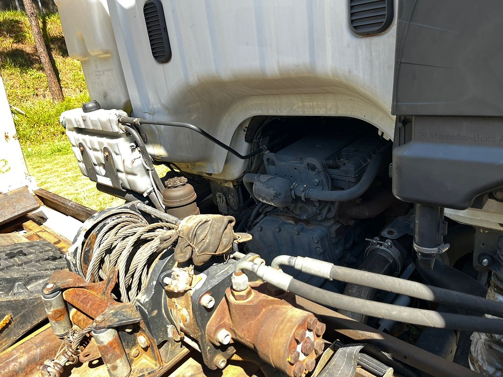 Caminhão MERCEDES BENZ MB 1016 Plataforma Guincho ANO 2019 de Automec Veículos em São Paulo