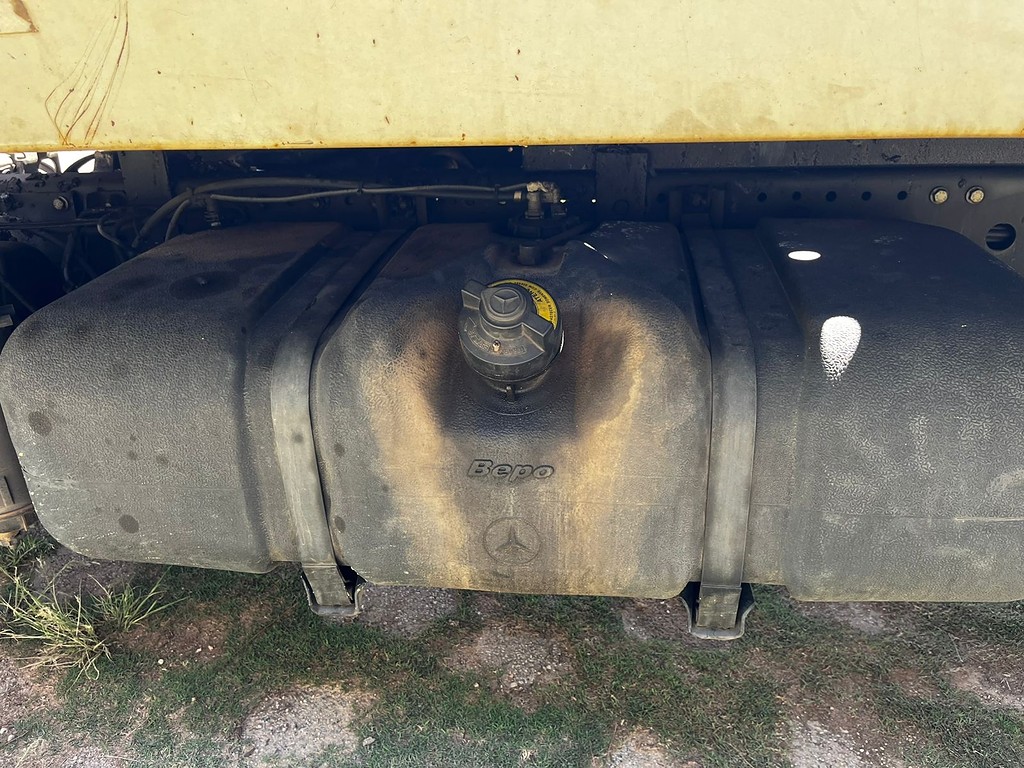 Caminhão MERCEDES BENZ MB 1016 Plataforma Guincho ANO 2019 de Automec Veículos em São Paulo