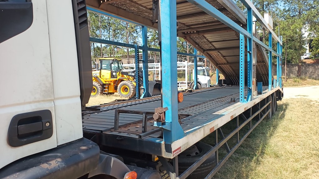 Caminhão IVECO TECTOR 240E28 Cegonha ANO 2016 de Automec Veículos em São Paulo
