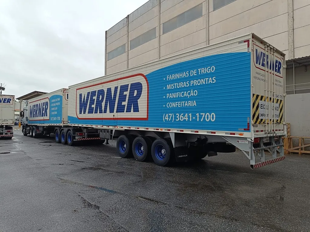 Carreta BITREM BAU FURGAO Linshalm ANO 17 3 Eixos de Werner Log na Santa Catarina