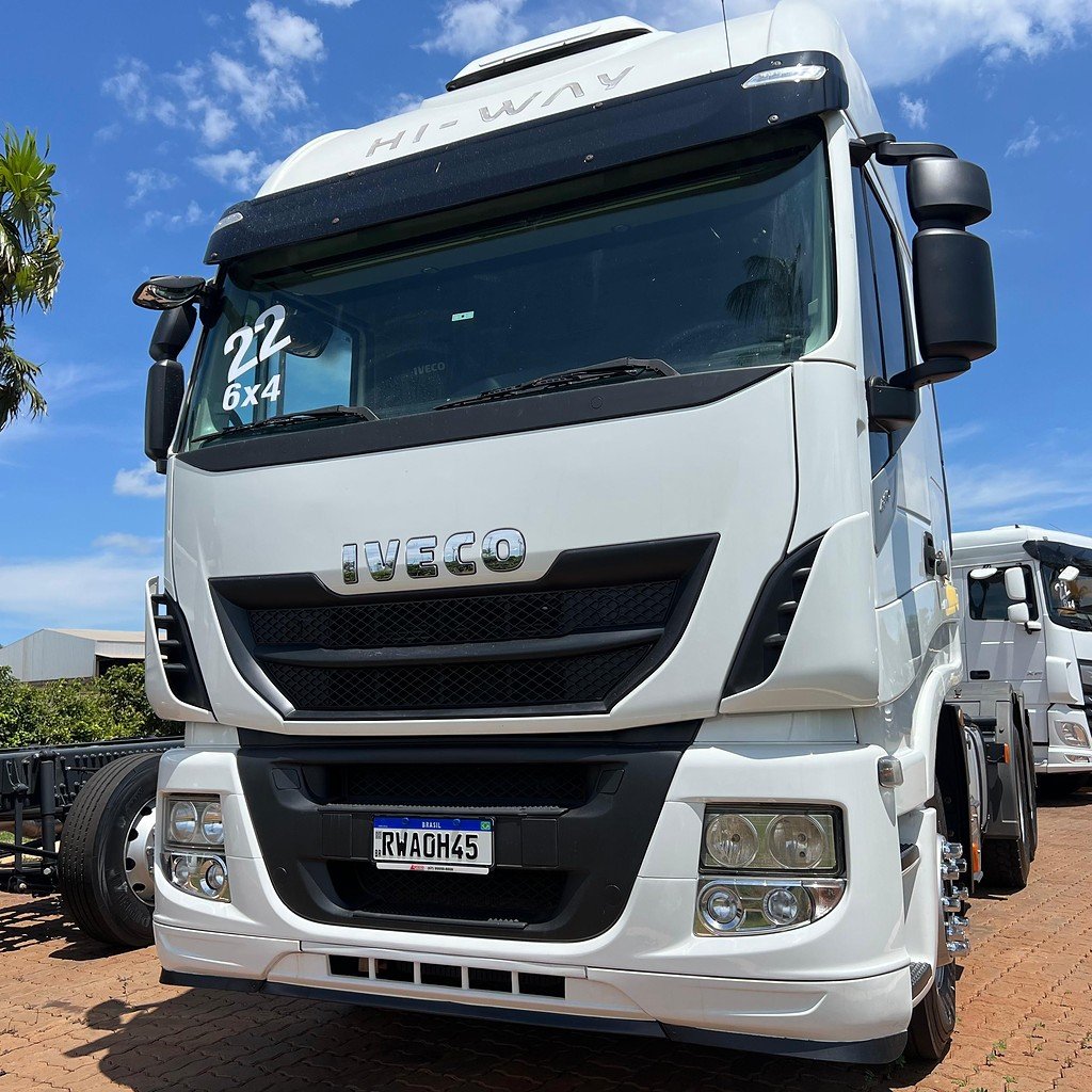 Caminhão IVECO HI WAY 480 Cavalo Mecânico ANO 2022 de Caiobá Seminovos no Mato Grosso do Sul