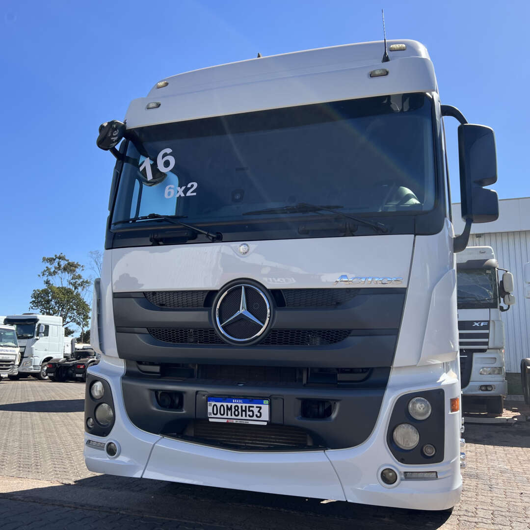 Caminhão MERCEDES BENZ MB 2546 Cavalo Mecânico ANO 2016 de Caiobá Seminovos no Mato Grosso do Sul