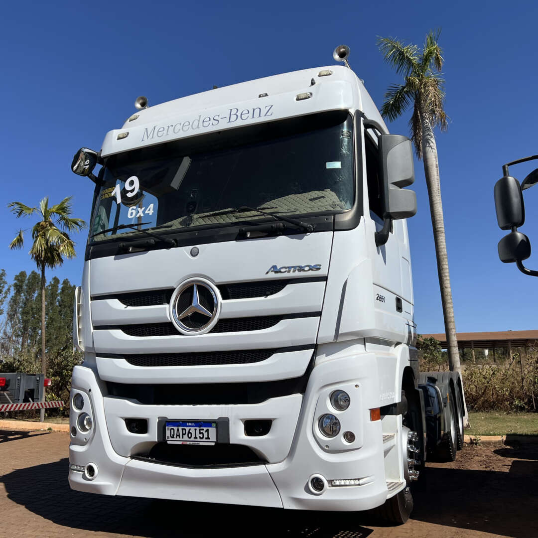 Caminhão MERCEDES BENZ MB 2651 Cavalo Mecânico ANO 2019 de Caiobá Seminovos no Mato Grosso do Sul