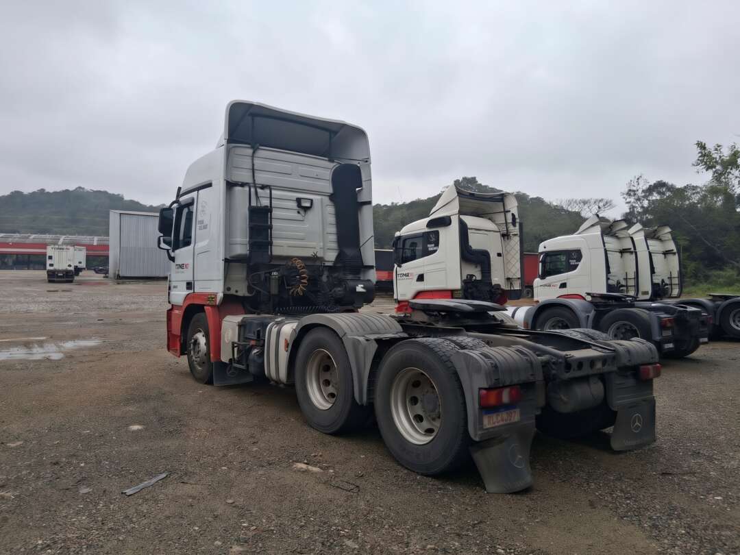 Caminhão MERCEDES BENZ MB 2651 Cavalo Mecânico ANO 2020 de Transjoi Transportes na Santa Catarina