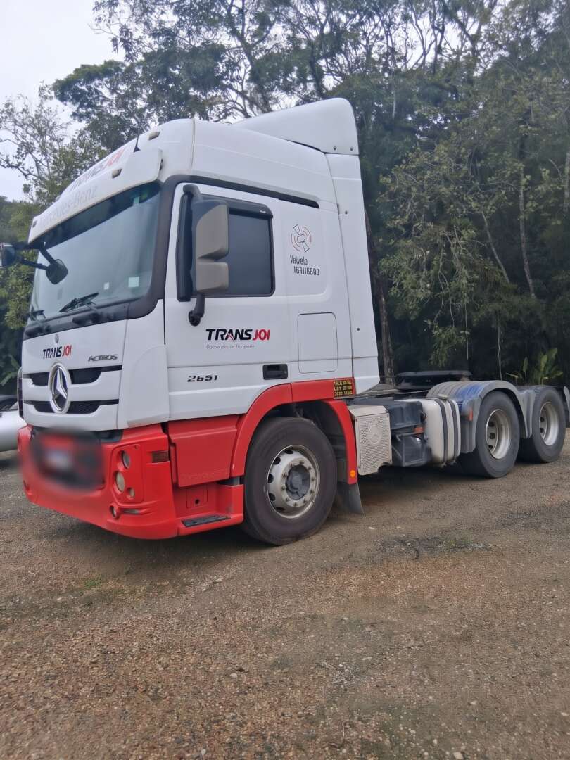 Caminhão MERCEDES BENZ MB 2651 Cavalo Mecânico ANO 2020 de Transjoi Transportes na Santa Catarina