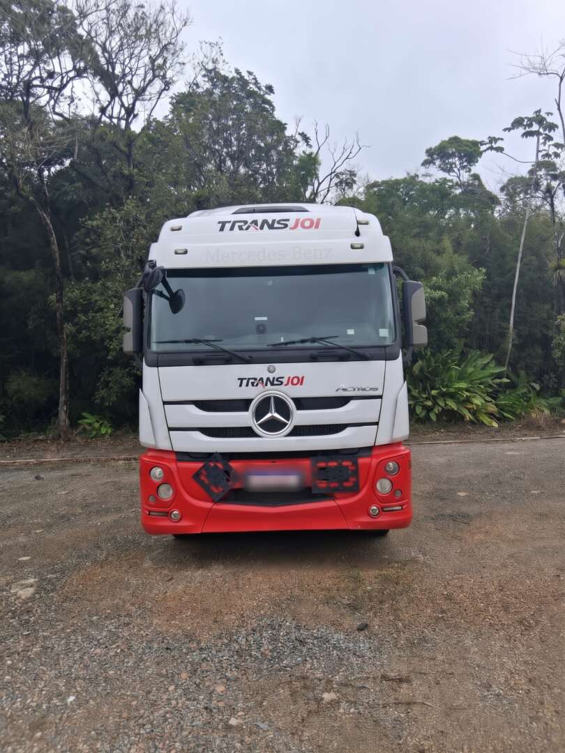 Caminhão MERCEDES BENZ MB 2651 Cavalo Mecânico ANO 2020 de Transjoi Transportes na Santa Catarina