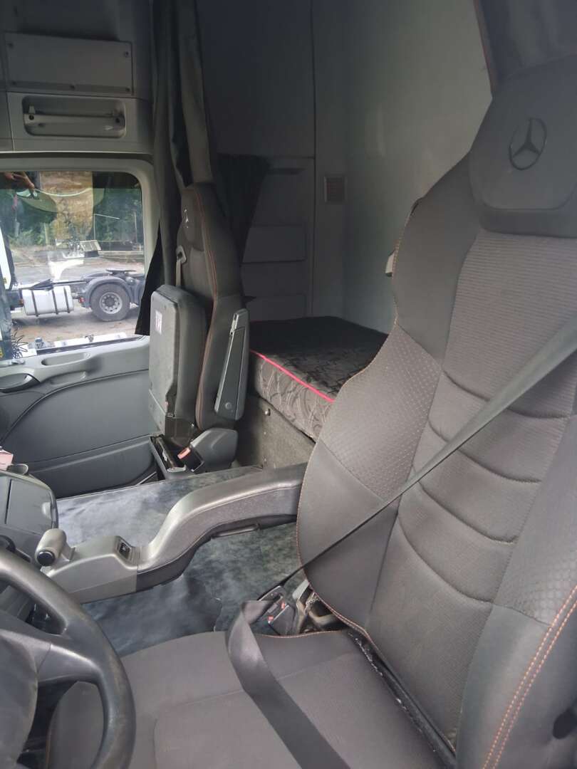 Caminhão MERCEDES BENZ MB 2651 Cavalo Mecânico ANO 2020 de Transjoi Transportes na Santa Catarina
