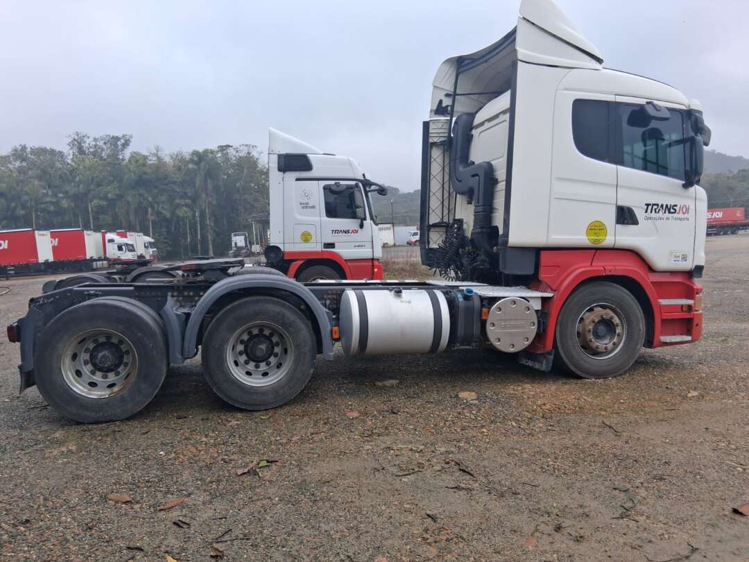 Scania R440 6×2 2017/2018 de Transjoi Transportes na Santa Catarina