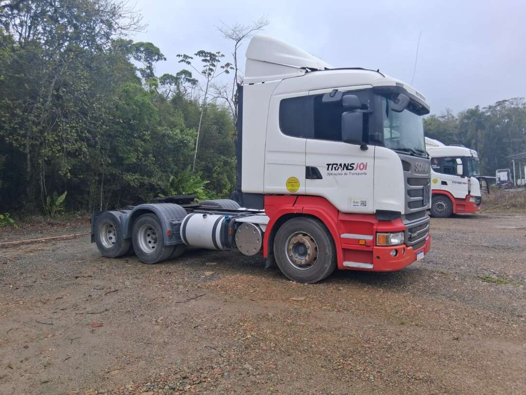 Scania R440 6×2 2017/2018 de Transjoi Transportes na Santa Catarina