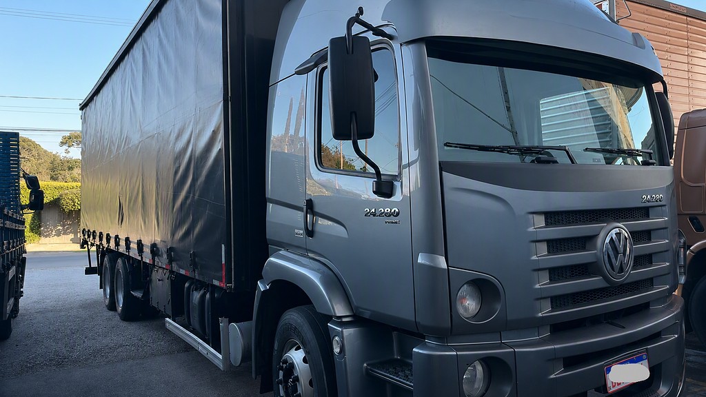 Caminhão VOLKSWAGEN VW 24280 Baú Sider ANO 2021 de Venda Truck Anúncios Curitiba PR no Paraná