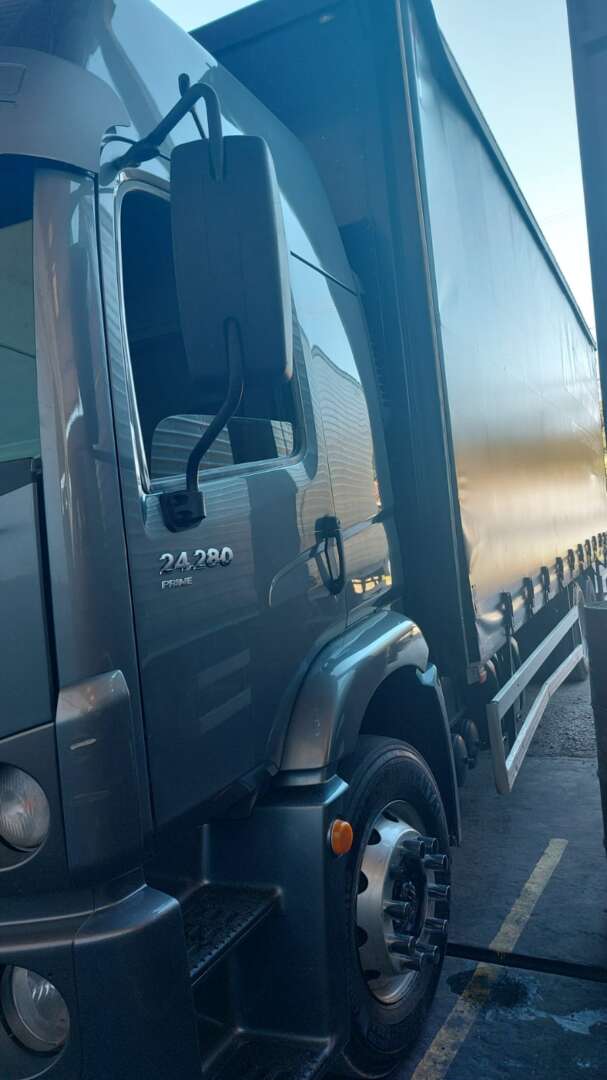 Caminhão VOLKSWAGEN VW 24280 Baú Sider ANO 2021 de Venda Truck Anúncios Curitiba PR no Paraná