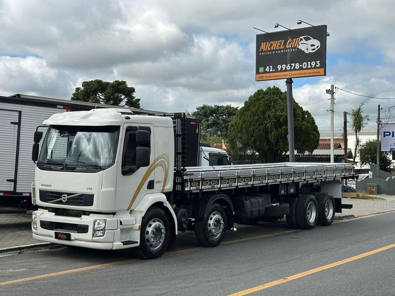 Caminhão VOLVO VM 260 Carroceria ANO 2011 de Michel Car no Paraná