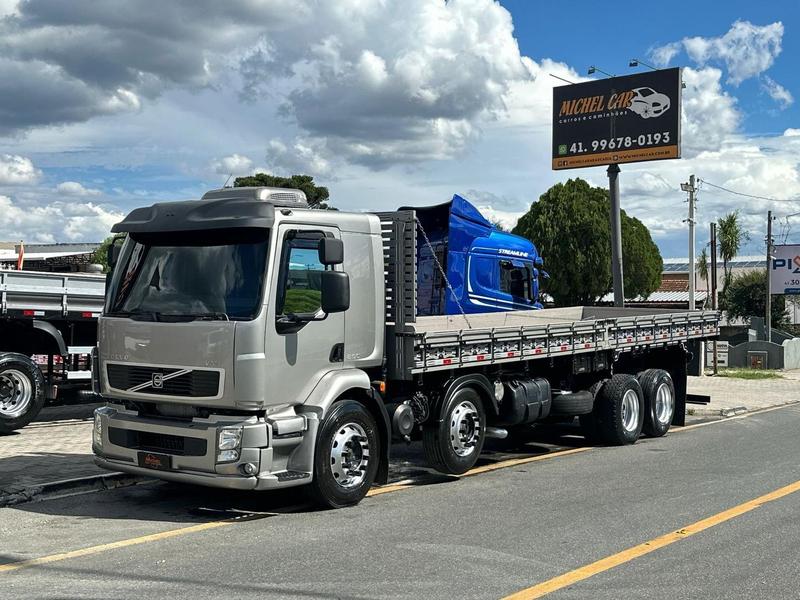 Caminhão VOLVO VM 260 Carroceria ANO 2011 de Michel Car no Paraná