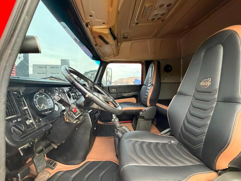 Caminhão VOLVO NL12 360 Cavalo Mecânico ANO 1999 de Michel Car no Paraná
