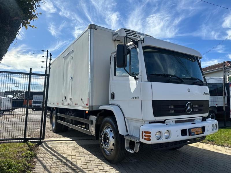 Caminhão MERCEDES BENZ MB 1719 Baú Refrigerado ANO 2014 de Gauchinho Multimarcas no Paraná