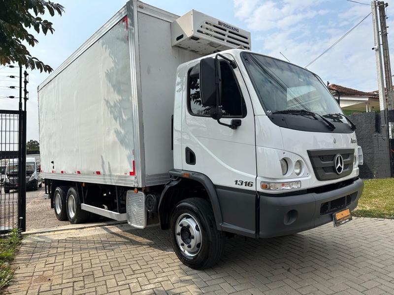 Caminhão MERCEDES BENZ MB 1316 Baú Frigorífico ANO 2016 de Gauchinho Multimarcas no Paraná