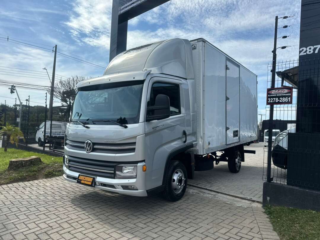 Caminhão VOLKSWAGEN DELIVERY EXPRESS Baú Refrigerado ANO 2021 de Gauchinho Multimarcas no Paraná