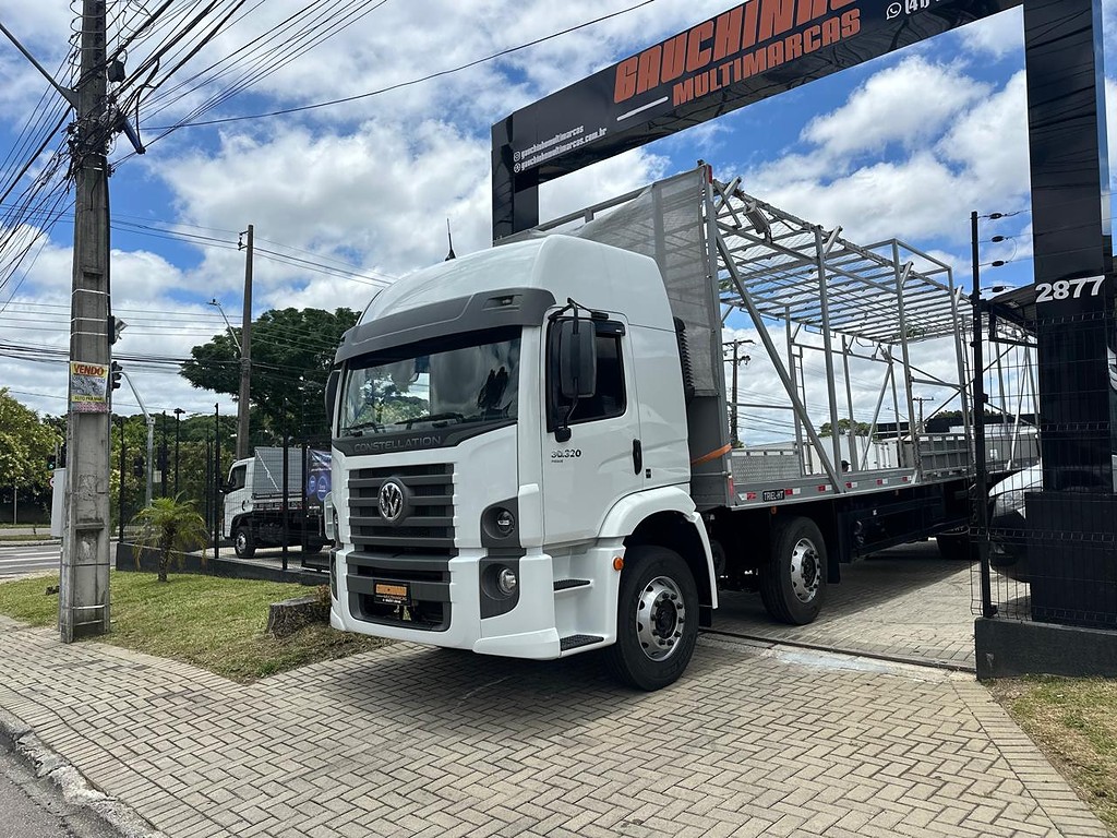 Caminhão VOLKSWAGEN VW 30320 Carroceria ANO 2024 de Gauchinho Multimarcas no Paraná