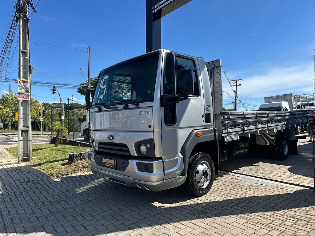 Caminhão FORD CARGO 815 Carroceria ANO 2015 de Gauchinho Multimarcas no Paraná