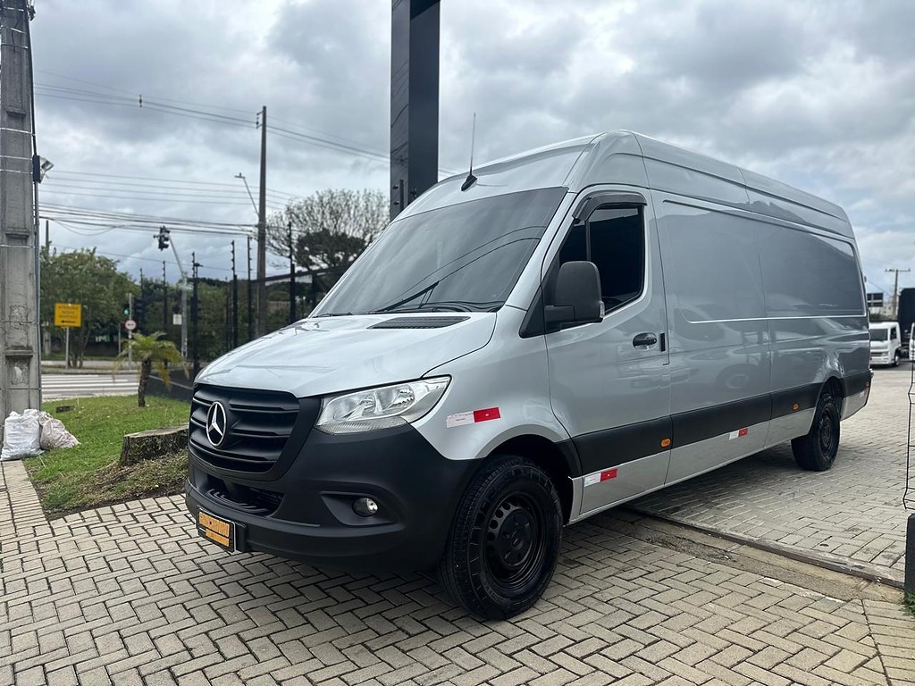 Caminhão ·UTILITÁRIO MERCEDES BENZ SPRINTER FURGÃO 314 Baú Furgão ANO 2022 de Gauchinho Multimarcas no Paraná