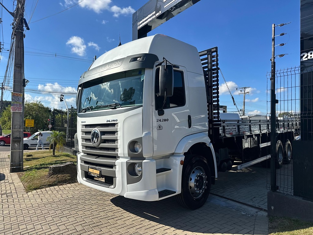 Caminhão VOLKSWAGEN VW 24280 Carroceria ANO 2023 de Gauchinho Multimarcas no Paraná