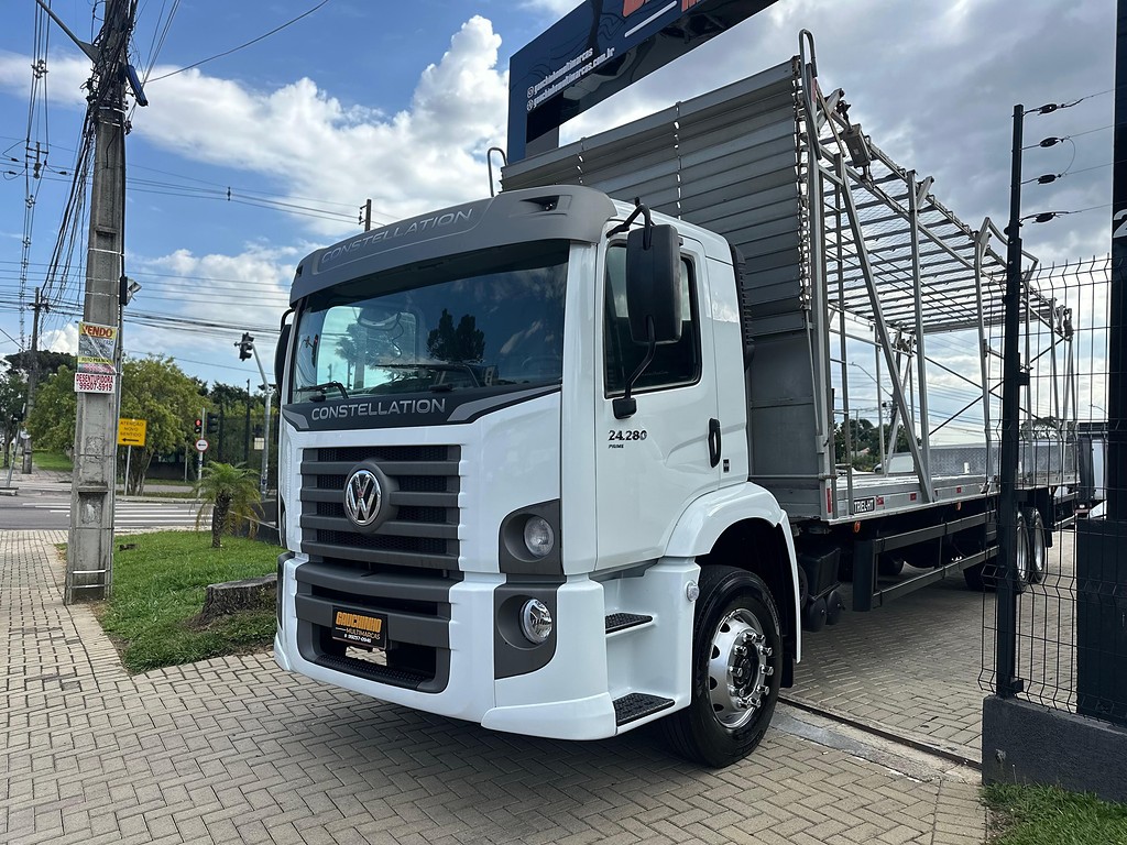 Caminhão VOLKSWAGEN VW 24280 Aves Vivas ANO 2023 de Gauchinho Multimarcas no Paraná