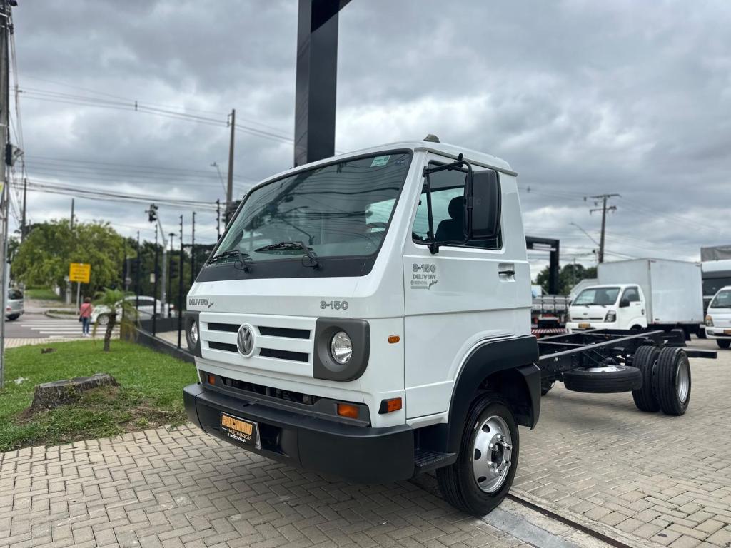 Caminhão VOLKSWAGEN VW 8150 Chassis ANO 2011 de Gauchinho Multimarcas no Paraná