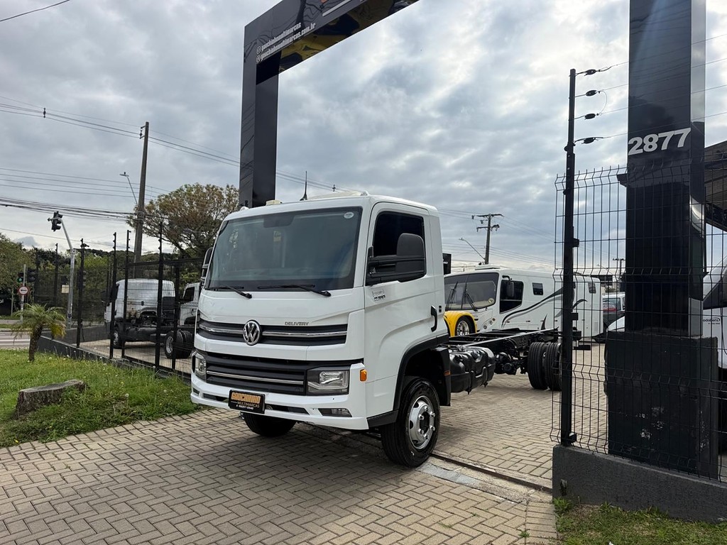 Caminhão VOLKSWAGEN VW 11180 Chassis ANO 2023 de Gauchinho Multimarcas no Paraná