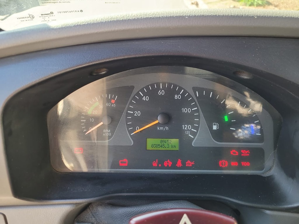 Caminhão MERCEDES BENZ MB 715 Carroceria ANO 2009 de Takeshi Tobo em São Paulo