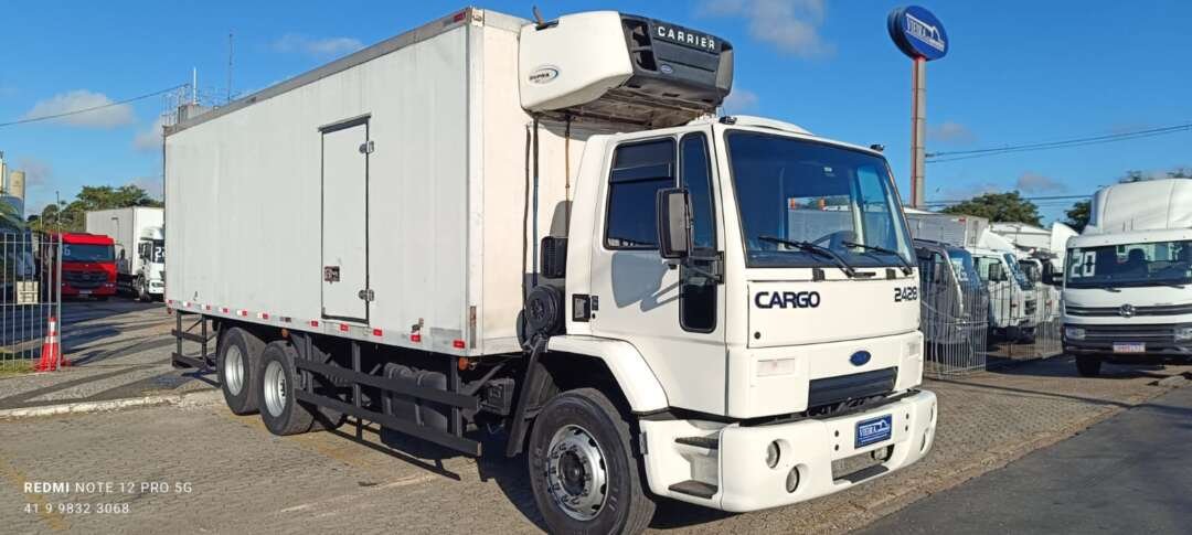Caminhão FORD CARGO 2428 Baú Frigorífico ANO 2009 de Vieira Caminhões no Paraná