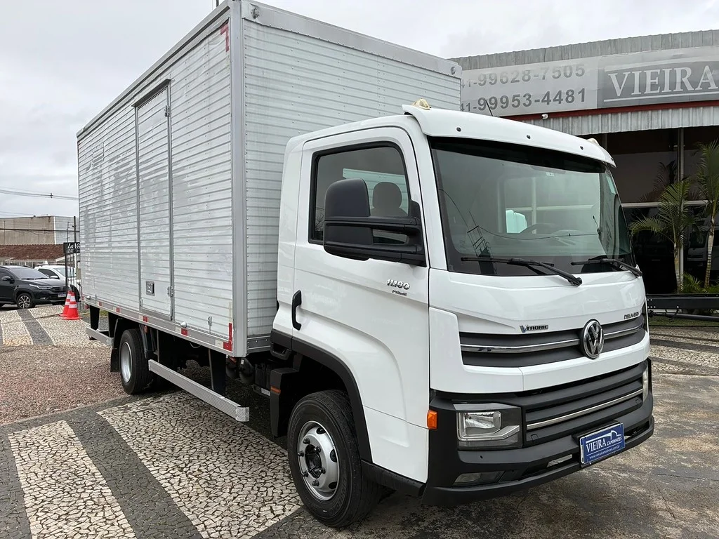 Caminhão VOLKSWAGEN VW 11-180 Baú Furgão ANO 2020 de Vieira Caminhões no Paraná