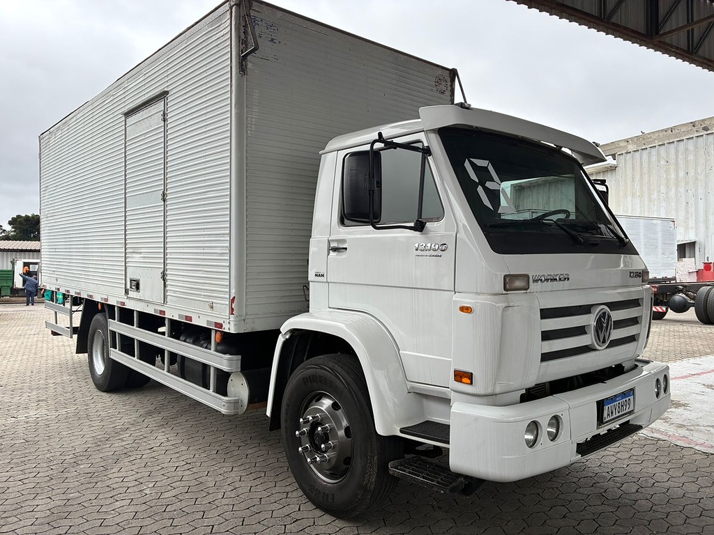 Caminhão VOLKSWAGEN VW 13190 Baú Furgão ANO 2013 de Vieira Caminhões no Paraná