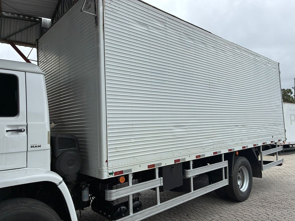 Caminhão VOLKSWAGEN VW 13190 Baú Furgão ANO 2013 de Vieira Caminhões no Paraná