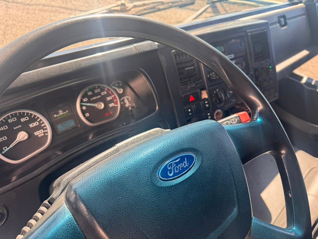Caminhão FORD CARGO 816 Chassis ANO 2014 de Comovel Veículos em São Paulo