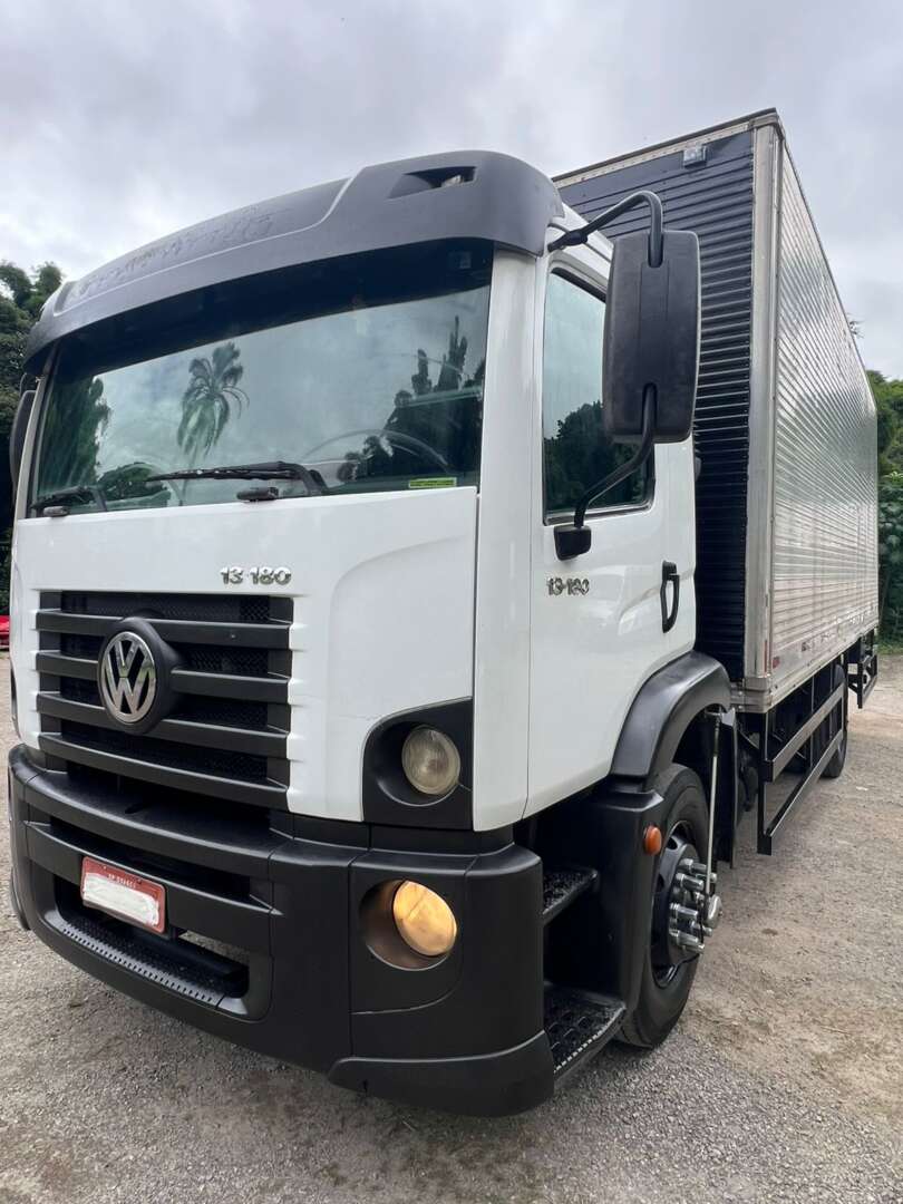 Caminhão VOLKSWAGEN VW 13180 Baú Furgão + Plataforma Elevatória ANO 2009 de Venda Truck Anuncios Osasco SP em São Paulo