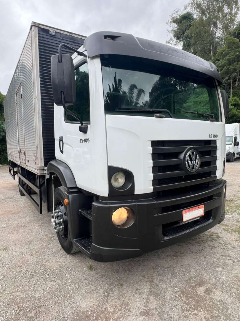 Caminhão VOLKSWAGEN VW 13180 Baú Furgão + Plataforma Elevatória ANO 2009 de Venda Truck Anuncios Osasco SP em São Paulo