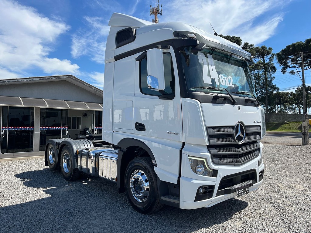 Caminhão MERCEDES BENZ MB 2548 Cavalo Mecânico ANO 2024 de Rodolima Caminhoes no Paraná