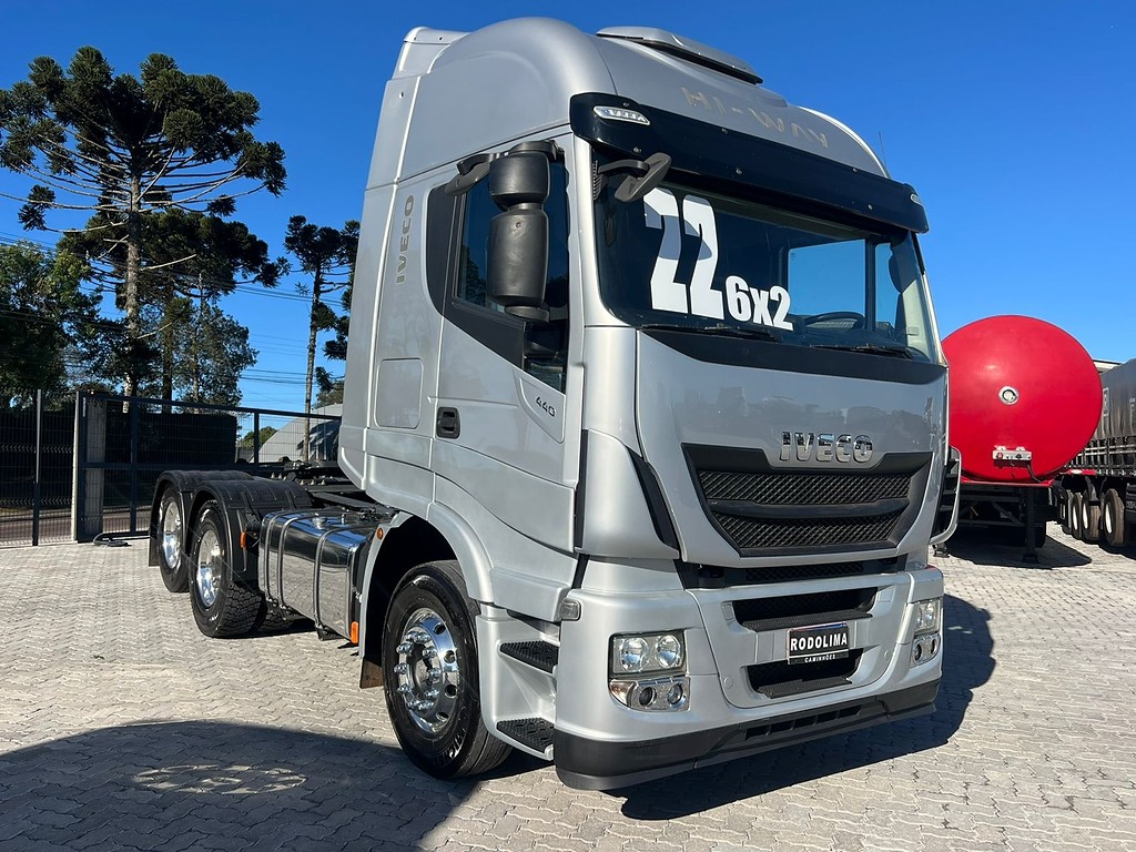 Caminhão IVECO HI WAY 440 Cavalo Mecânico ANO 2022 de Rodolima Caminhoes no Paraná