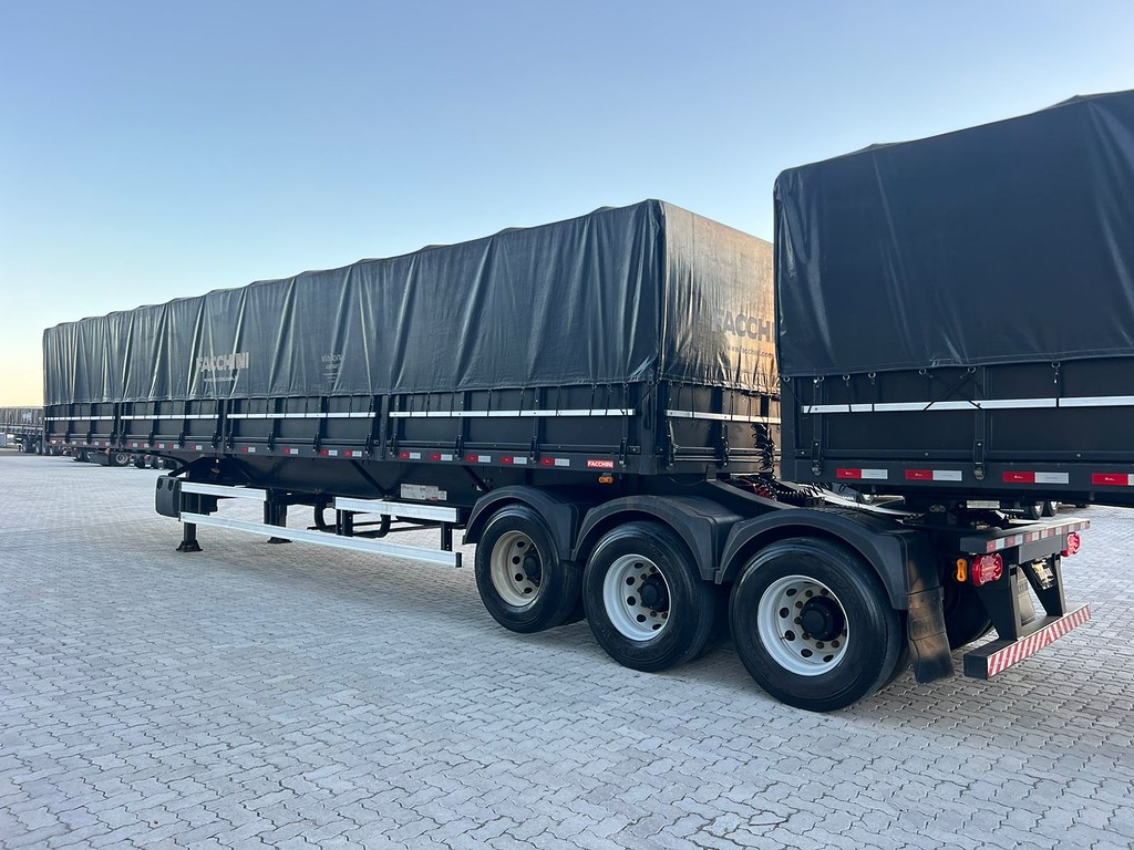 Carreta BITREM 9 EIXOS GRANELEIRO Facchini ANO 2024 9 Eixos de Rodolima Caminhoes no Paraná