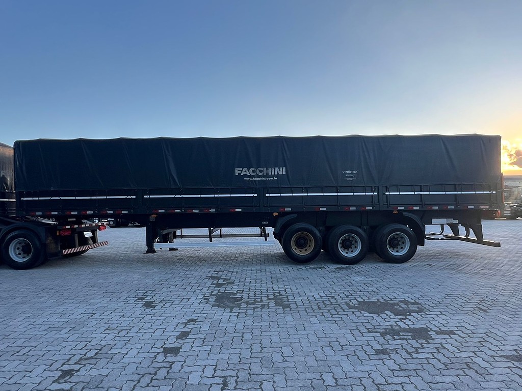 Carreta BITREM 9 EIXOS GRANELEIRO Facchini ANO 2024 9 Eixos de Rodolima Caminhoes no Paraná