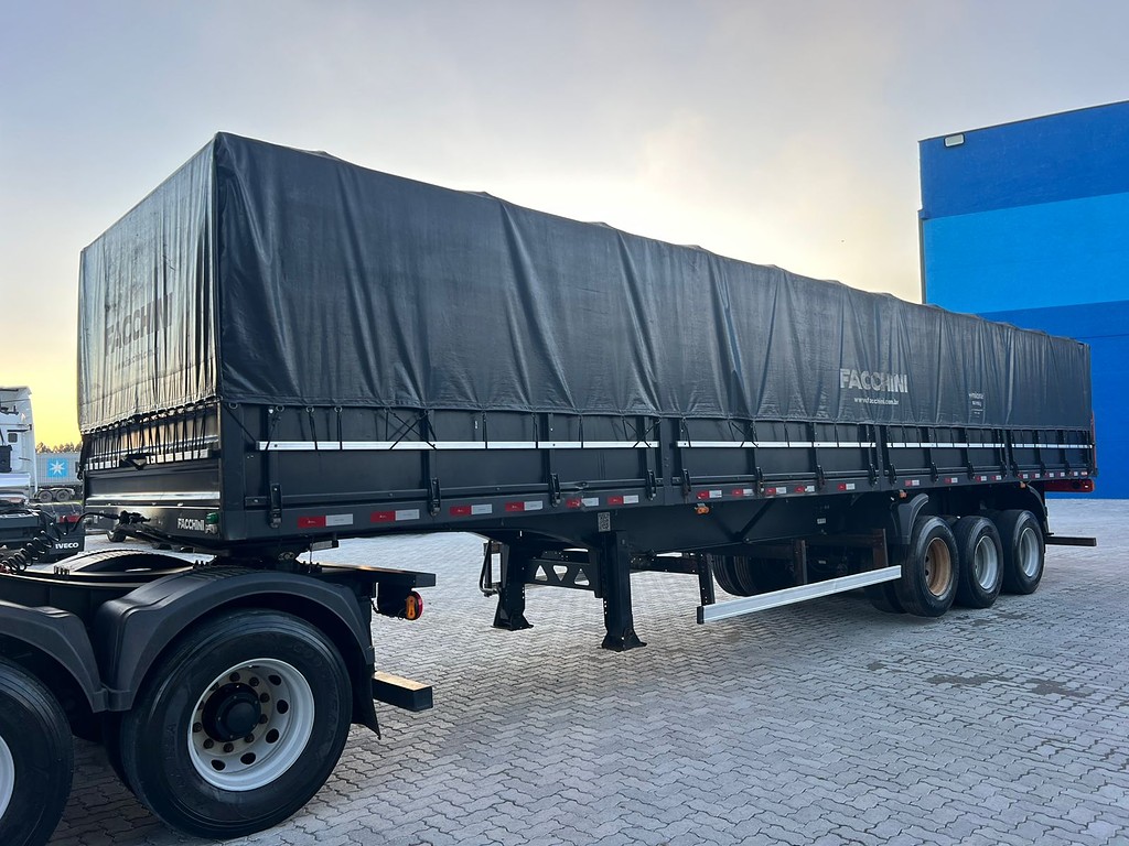 Carreta BITREM 9 EIXOS GRANELEIRO Facchini ANO 2024 9 Eixos de Rodolima Caminhoes no Paraná