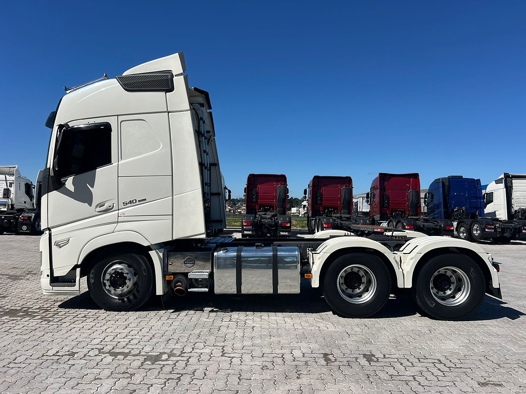 Caminhão VOLVO FH 540 Cavalo Mecânico ANO 2022 de Rodolima Caminhoes no Paraná