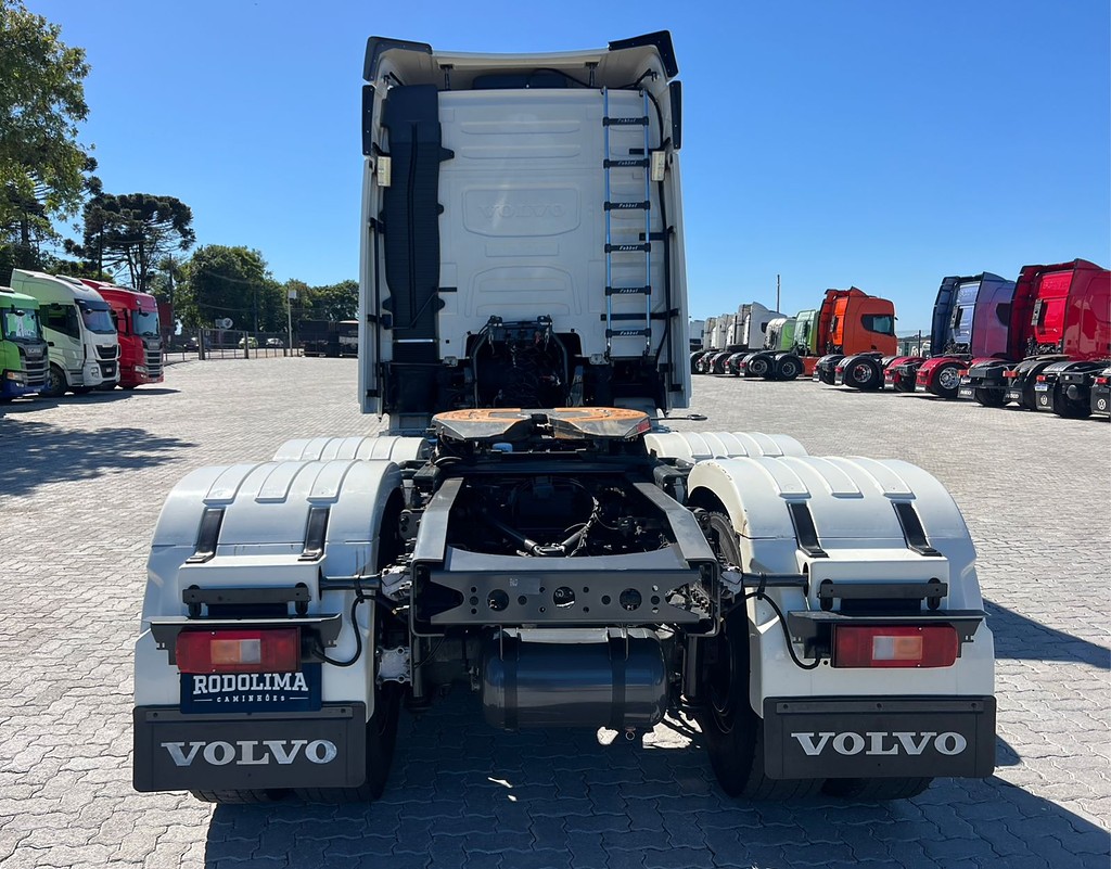 Caminhão VOLVO FH 540 Cavalo Mecânico ANO 2022 de Rodolima Caminhoes no Paraná