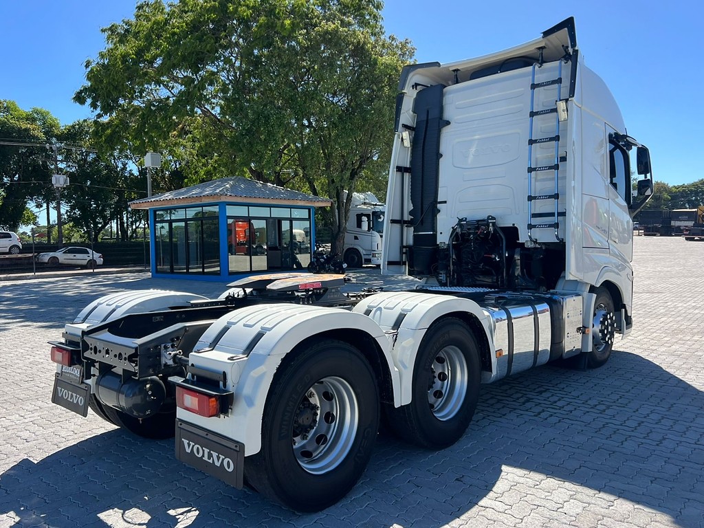 Caminhão VOLVO FH 540 Cavalo Mecânico ANO 2022 de Rodolima Caminhoes no Paraná