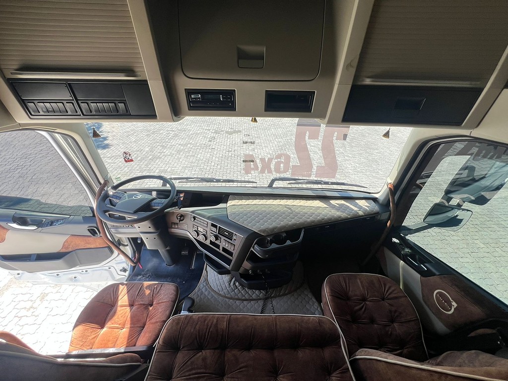 Caminhão VOLVO FH 540 Cavalo Mecânico ANO 2022 de Rodolima Caminhoes no Paraná