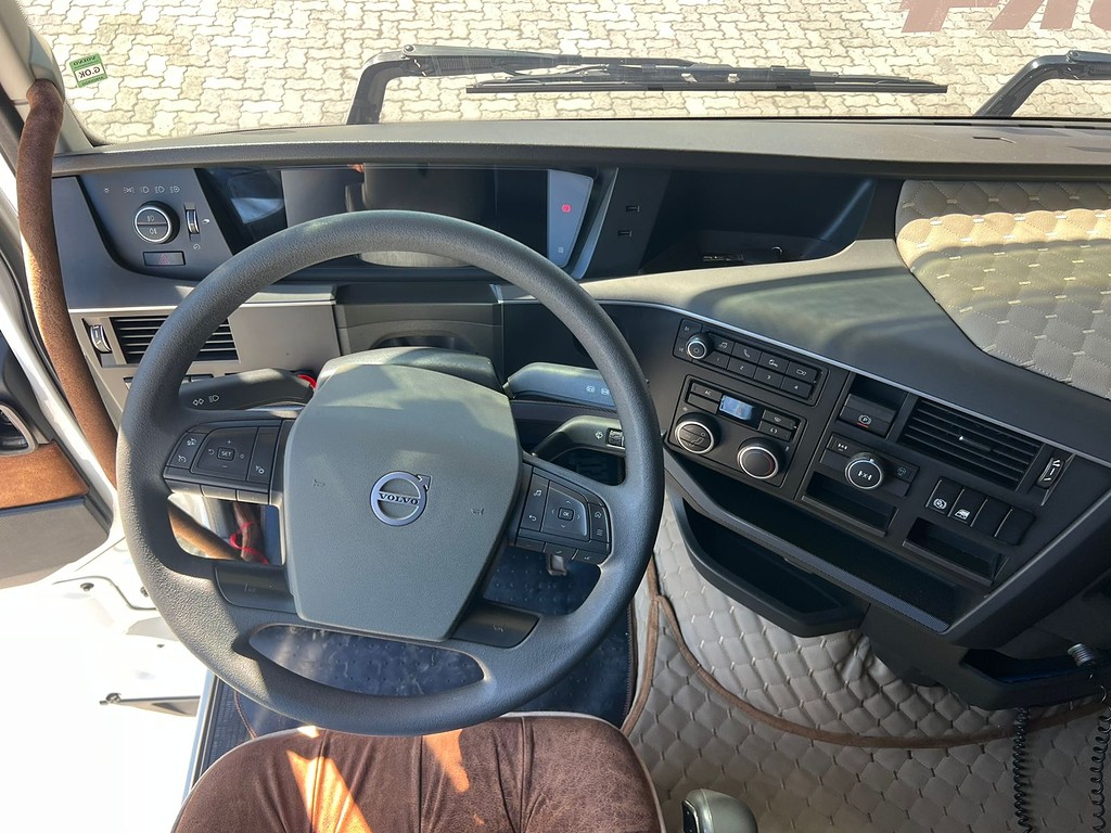 Caminhão VOLVO FH 540 Cavalo Mecânico ANO 2022 de Rodolima Caminhoes no Paraná