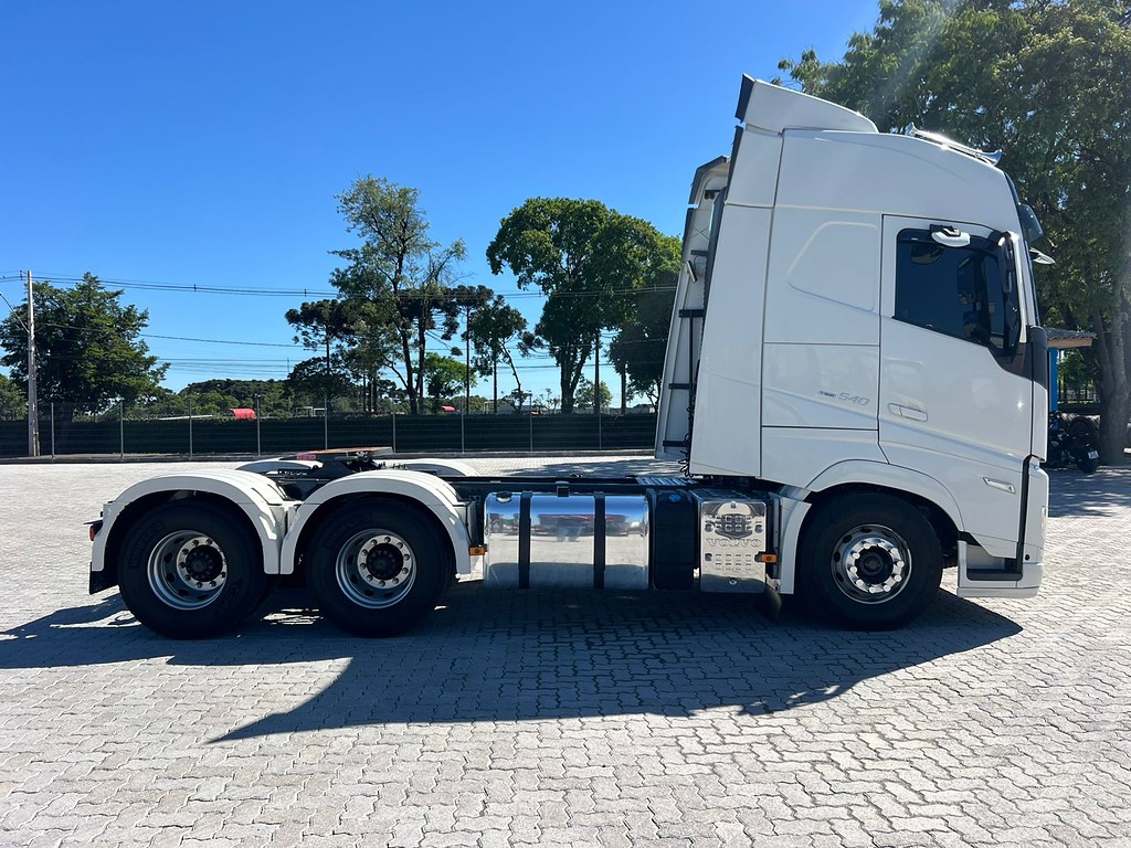 Caminhão VOLVO FH 540 Cavalo Mecânico ANO 2022 de Rodolima Caminhoes no Paraná