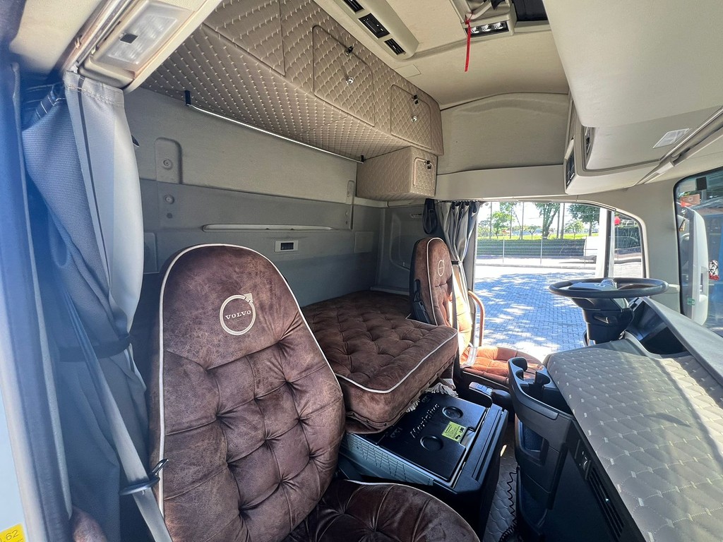 Caminhão VOLVO FH 540 Cavalo Mecânico ANO 2022 de Rodolima Caminhoes no Paraná