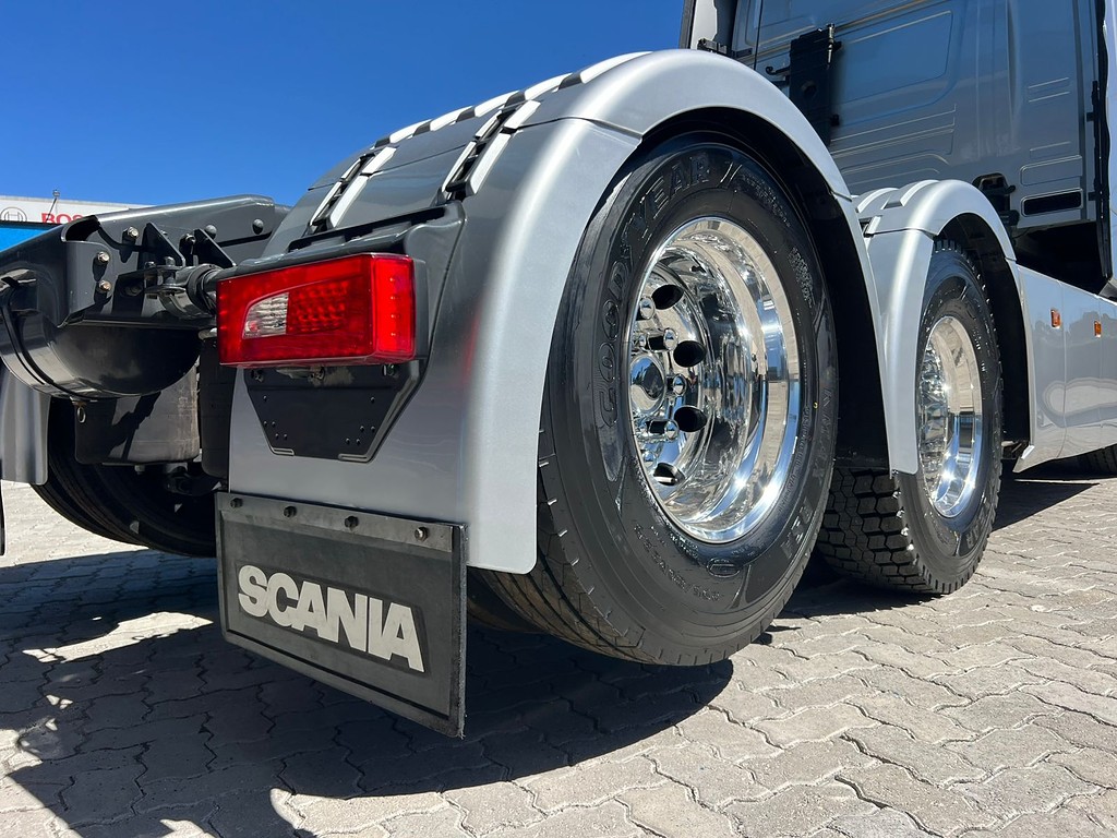 Caminhão SCANIA 450 Cavalo Mecânico ANO 2023 de Rodolima Caminhoes no Paraná